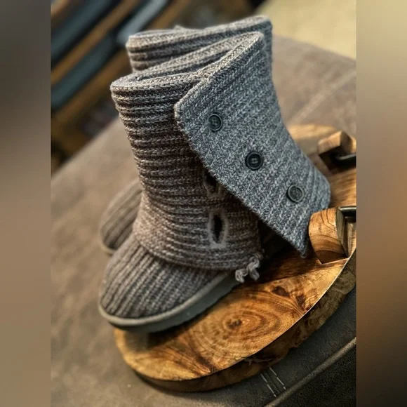 UGG Cardy Boots - Picture 1 of 4